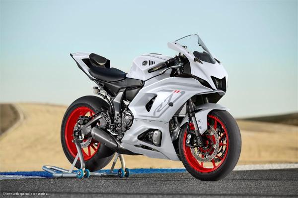 2023 Yamaha R7 in Intensity White