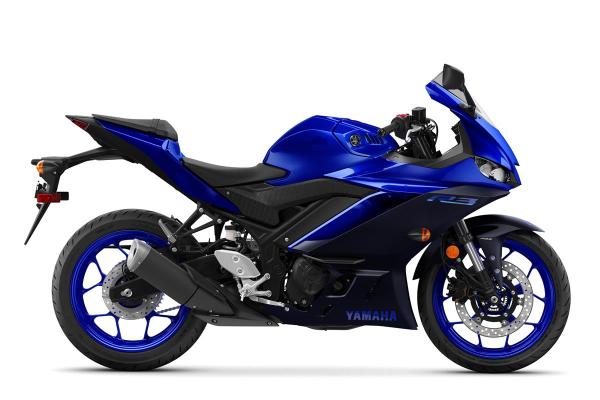 2023 Yamaha R3 in Team Yamaha Blue.