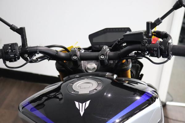 Yamaha MT-09 SP - cockpit