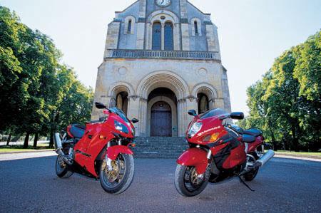 Road Test: Kawasaki ZX-12R vs. Suzuki Hayabusa