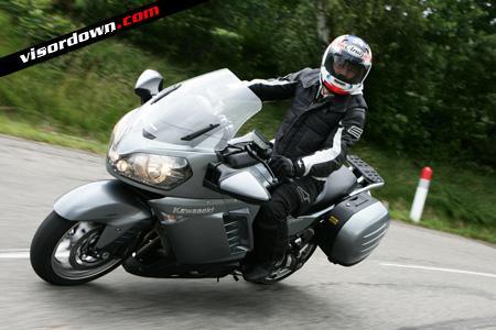 Fast Mover: Kawasaki GTR1400 Launch