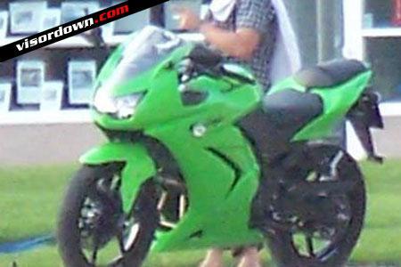 Spy shots of the Kawasaki Ninja 250, ZX-2R?