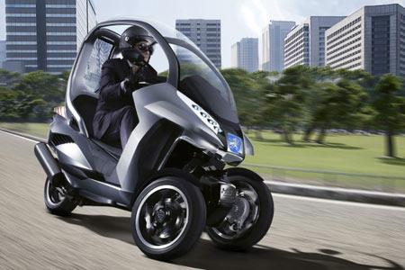 First Look: Peugeot HYmotion3 hybrid scooter