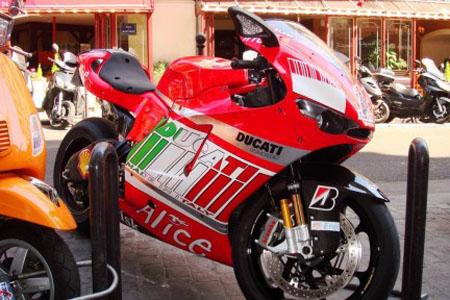 Ducati Desmosedici Casey Stoner replica