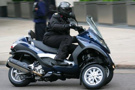 Paris moves closer to charging for motorcycle parking