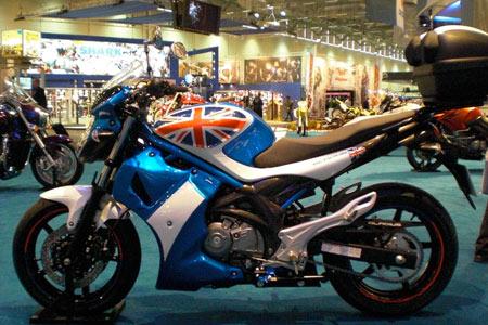 Suzuki unveil pimped-up Gladius