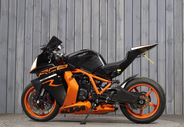 KTM RC8 R. - Superbike Factory