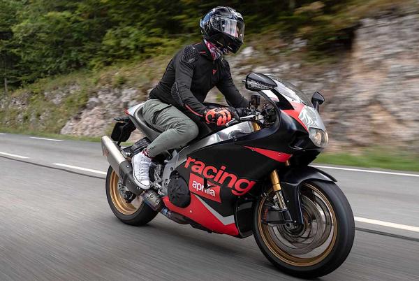 Aprilia RSV4 - Aprilia RS250 tribute