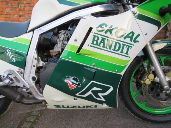 Suzuki GSX-R750 Skoal Bandit. - Iconic Auctioneers