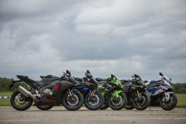 Superbike group test 2017: GSX-R1000R vs Fireblade vs R1 vs ZX-10R vs S1000RR