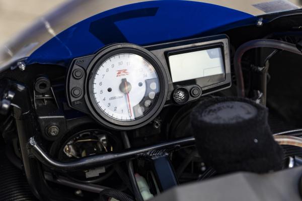 Team-Classic-Suzuki-GSXR1000-K1-Racer