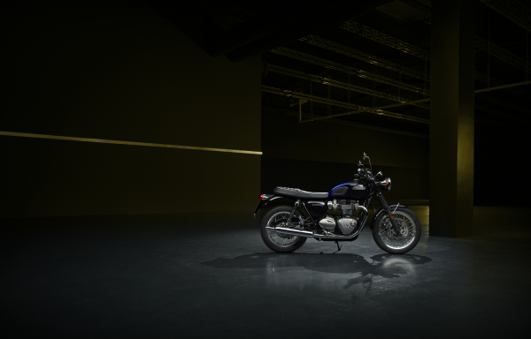 Triumph Bonneville T120 Stealth Edition