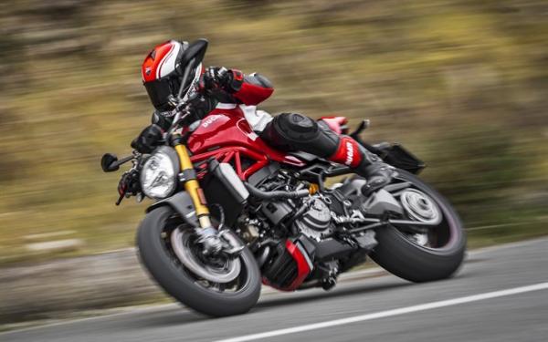 Ducati Monster 1200 S 