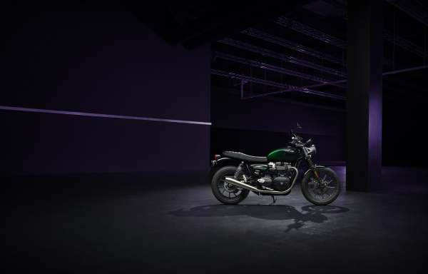 Triumph Speed Twin 900 Stealth Edition