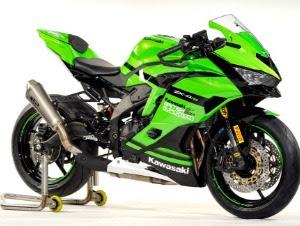 Kawasaki ZX-4RR race prep