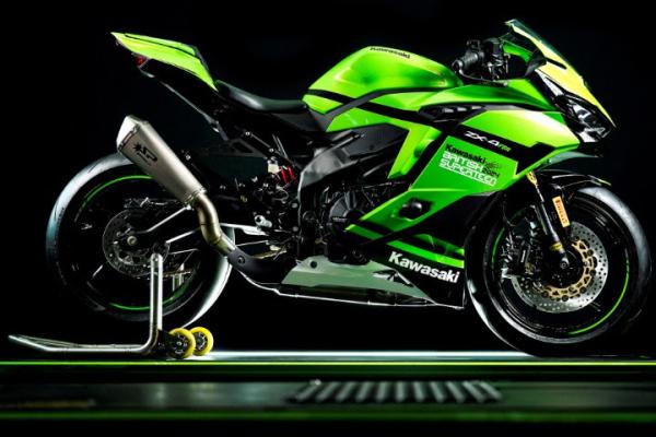 Kawasaki ZX-4RR race prep