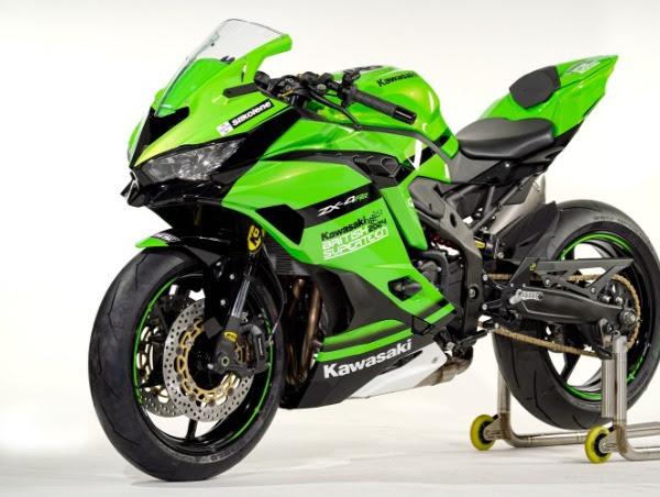 Kawasaki ZX-4RR race prep