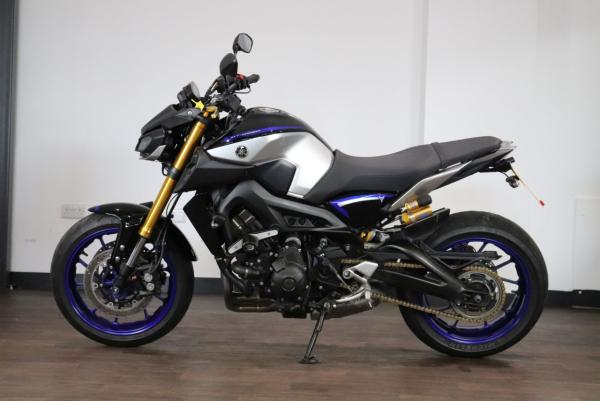 Yamaha MT-09 SP - side