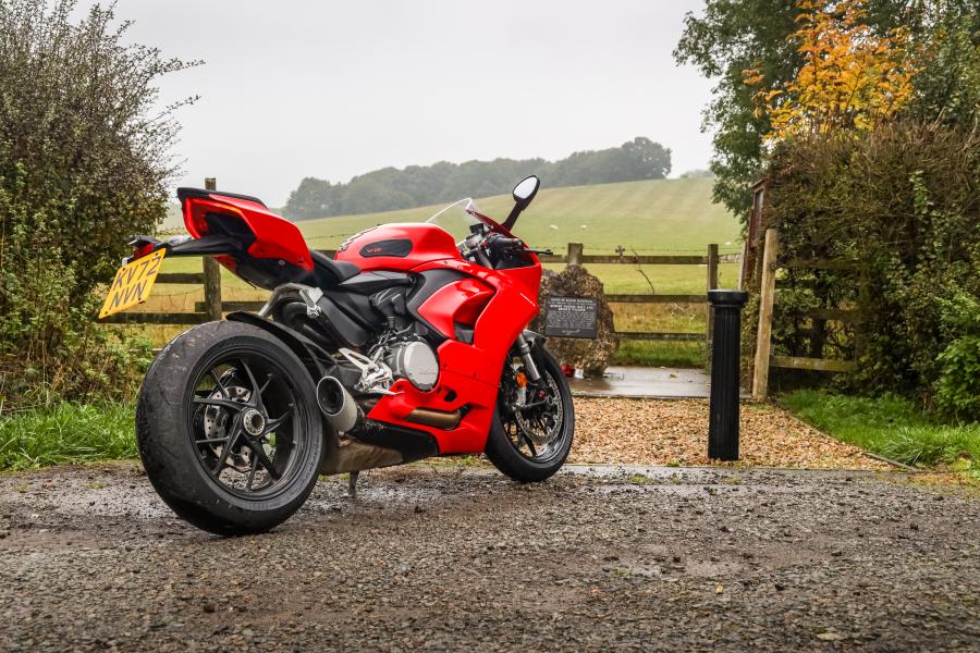 Ducati Panigale V2 - rear