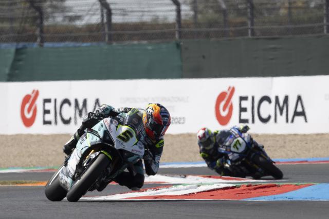 Philipp Oettl leads Dominique Aegerter, 2023 French WorldSBK. - Gold and Goose