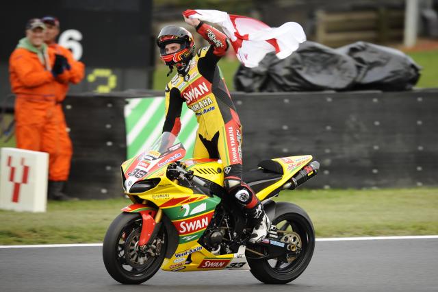 Tommy Hill, 2011 Brands Hatch BSB finale. - Gold and Goose