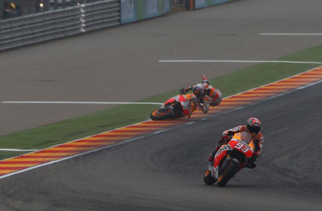 Dani Pedrosa crashes behind Marc Marquez, 2014 MotoGP Aragon Grand Prix. - Gold and Goose