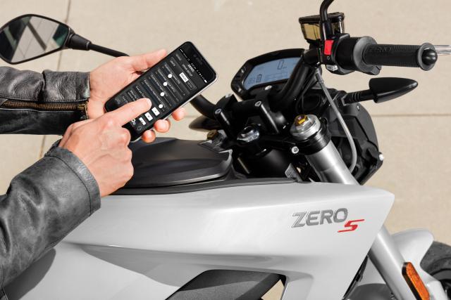  Zero Motorcycles reveals improved range and faster charging 2018 models 