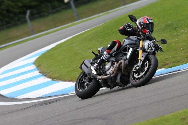 Ducati Monster 1200 S handling