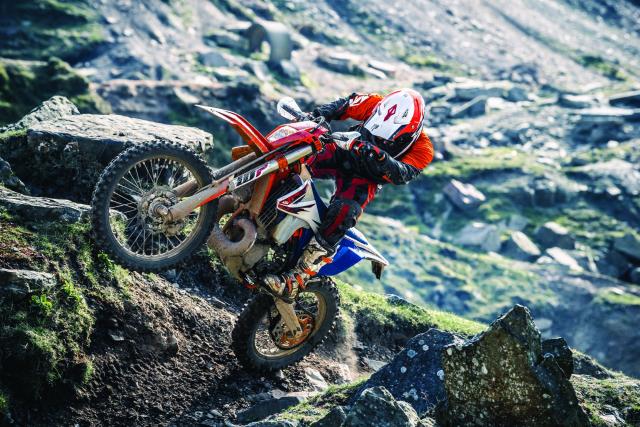 KTM reveals world’s first two-stroke fuel-injected enduro bikes