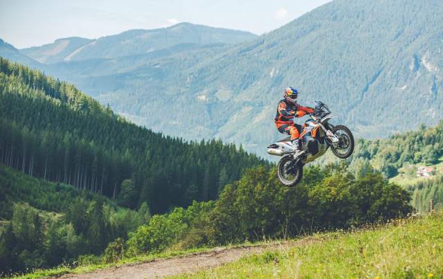 KTM 890 Adventure R and Adventure R Rally features, specs and rivals