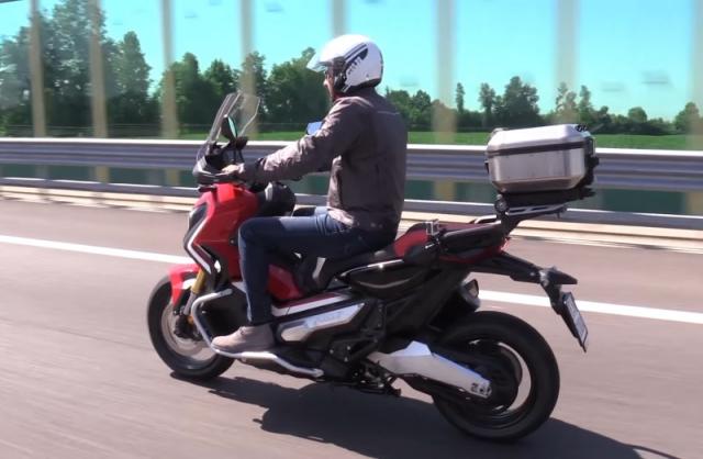 Givi top boxes become wheelie cases with new accessory