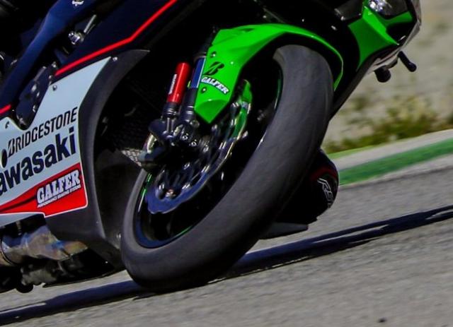 Taking one of the corners at Parcmotor on the Kawasaki ZX-10R