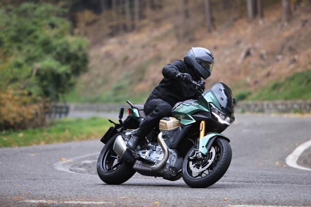 review of the moto guzzi v100 mandello 2023