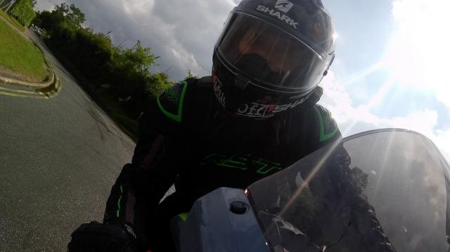 125cc motorcycle riding