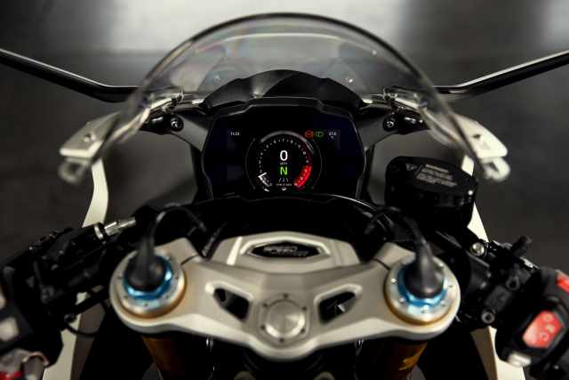Speed Triple RR cockpit and dash