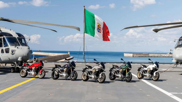 Moto Guzzi V100 Mandello colours 2023