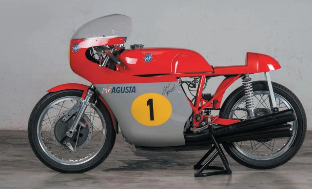 Giacomo Agostini MV Agusta three-cylinder replica. - Moto.it