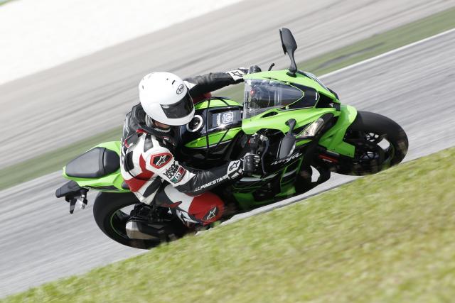 2016 Kawasaki ZX-10R review | Visordown