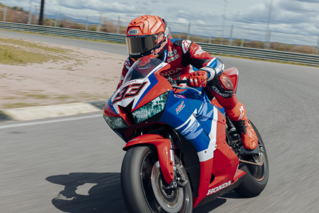 Marc Marquez on-track in Shoei X-SPR Pro helmet. - Shoei