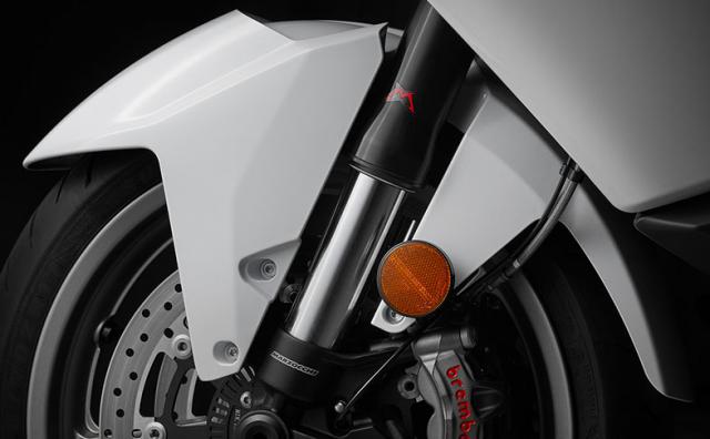 CFMoto 1250 TR-G, white, close-up of front wheel/fork.
