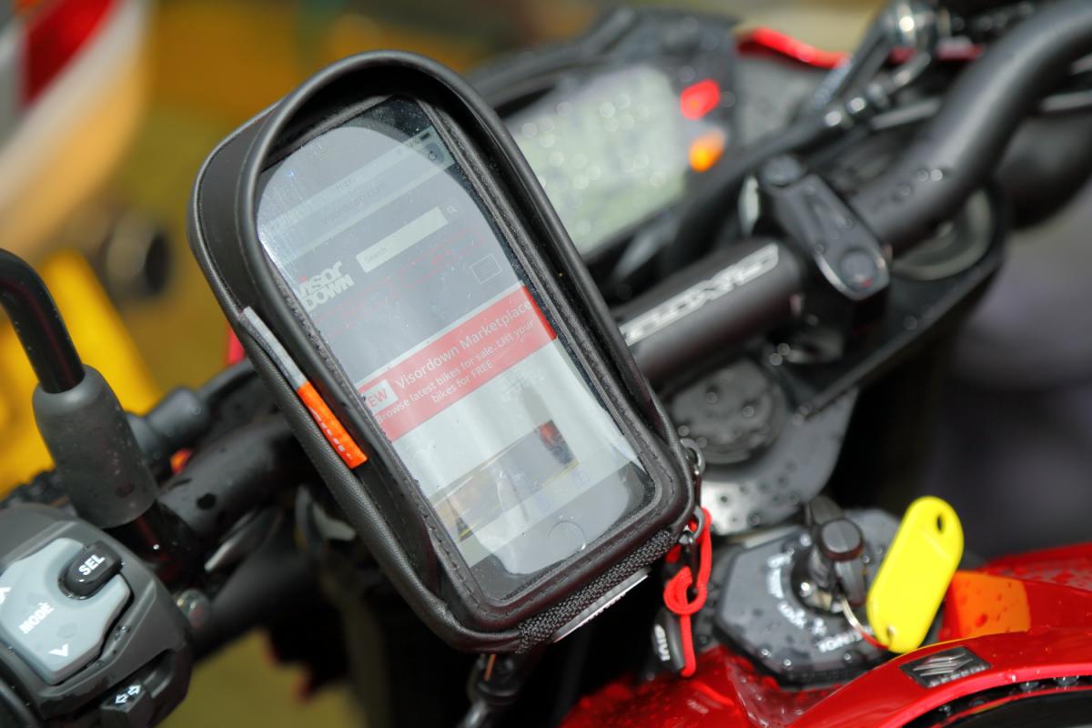 givi cell phone holder