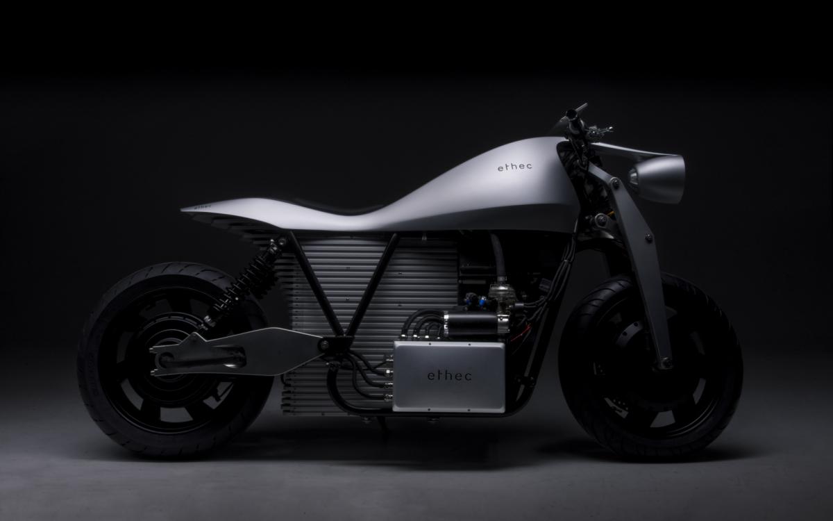 Long distance store electric motorcycle