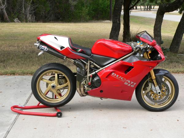 World's most beautiful motorcycle: Ducati's 916 celebrated