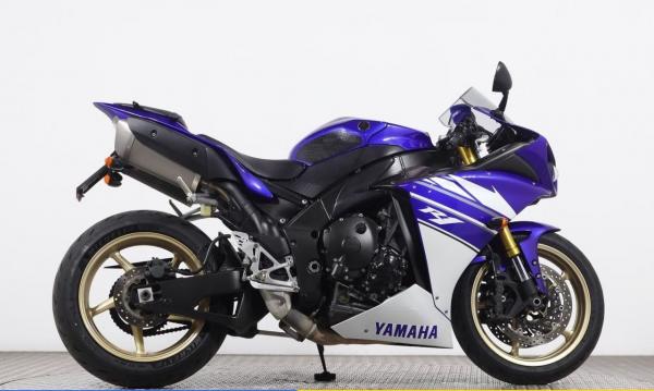 2012 Yamaha R1 - side