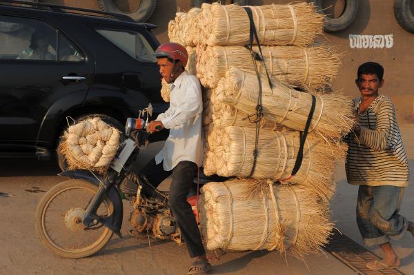 10 unbelievable things carried on a bike