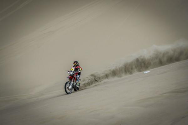 Honda's Joan Barreda breezes to first place finish in Dakar Stage 5