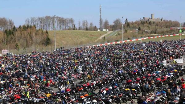 45,000 bikers descend on the Nürburgring for 25th "Anlassen" Service