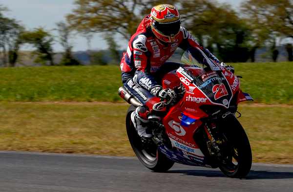 Christian Iddon - VisionTrack Ducati [credit: Ian Hopgood].jpg