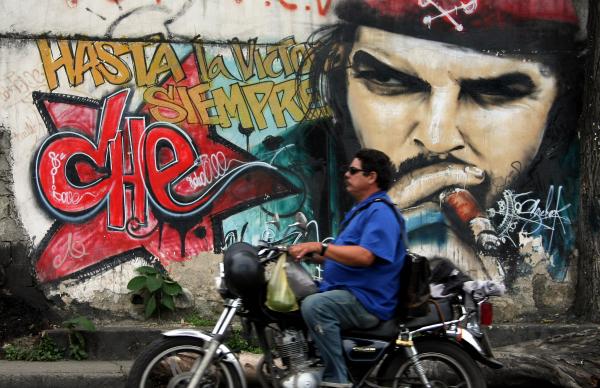 Che Guevara's son leads motorcycle tours in Cuba