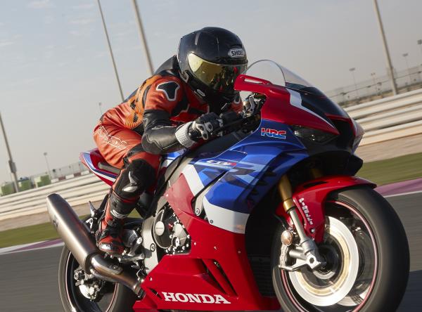  La Honda CBR1 0RR-R SP gana el premio Red Dot Design